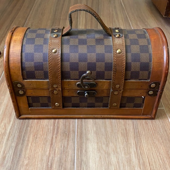 Small Chest - Picture 3 of 5